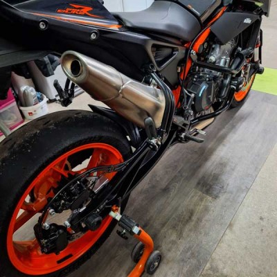 Mocowanie Dodatkowych Zacisków HB KTM 690 890 Duke Enduro SMC R Husqvarna 701 (2008-2024) Stunt