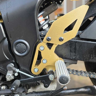 Front Sets Driver's Footrest Footpegs Suzuki GSR 750 (2011-2017) Stunt Gymkhana