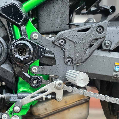 Front Sets Driver's Footrest Footpegs Kawasaki Z900 (2025-2026) Stunt Gymkhana