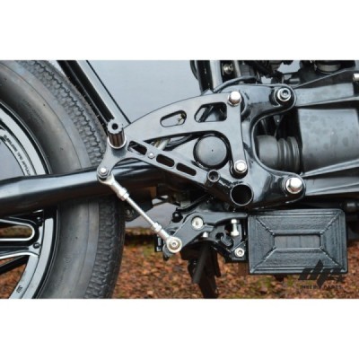 Front sets – driver’s footrest – Honda CX500 cafe racer scrambler-silver