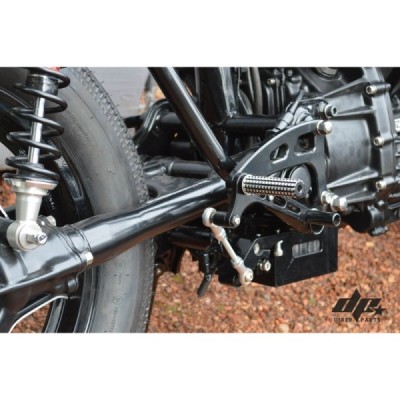Front sets – driver’s footrest – Honda CX500 cafe racer scrambler-silver