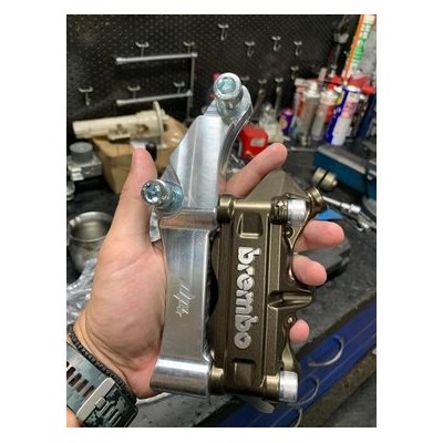 Upgrades caliper adapter bracket Brembo-100mm Harley Davidson Dyna Softail Touring – left